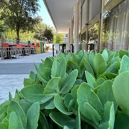 Hotel Milton 2*